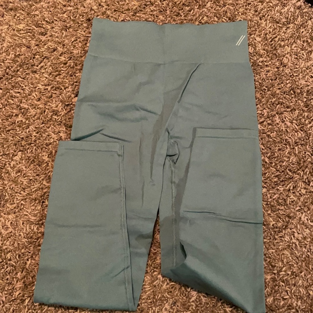 Tala Zinnia Leggings in Seafoam size M EUC